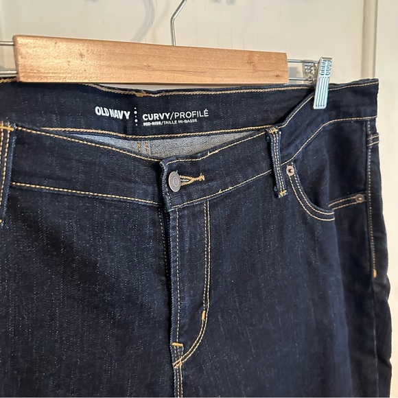 Old Navy | Curvy Super Dark Jeans - Picture 4 of 7